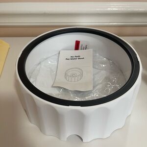 White No-Spill Pet Water Bowl